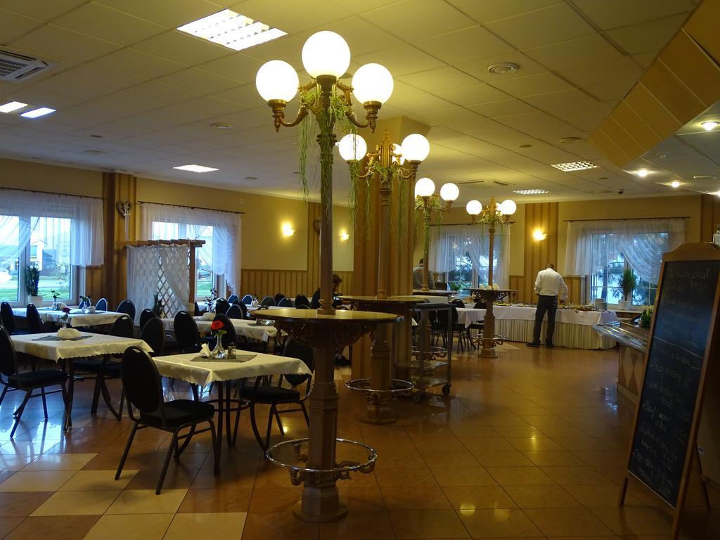 Motel 2000 Stęszew Exteriör bild