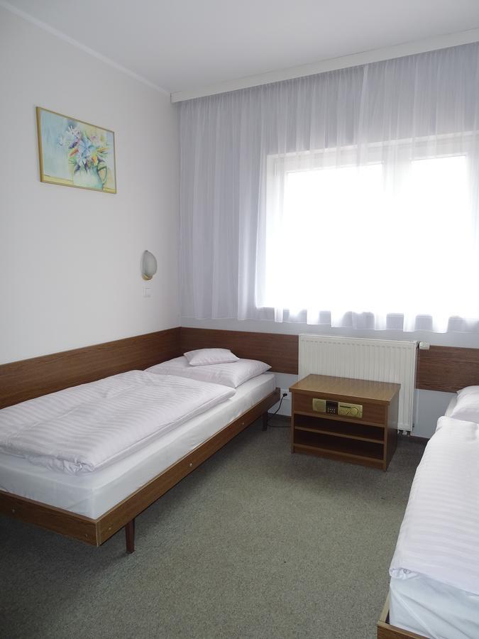 Motel 2000 Stęszew Exteriör bild